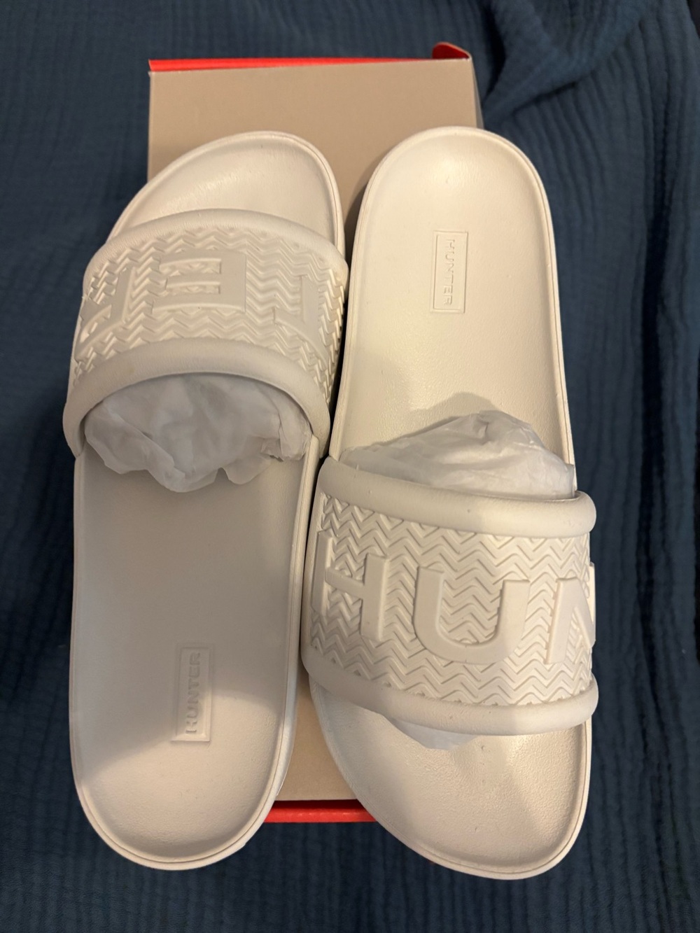 Hunter Women's Bloom Algae Foam Slides in the color White size 8 new in box